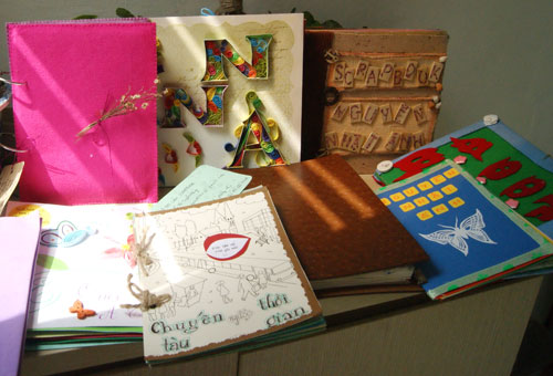 Những mẫu scrapbook do bạn đọc thực hiện để bày tỏ tình yêu với Nguyễn Nhật Ánh và tác phẩm của ông.