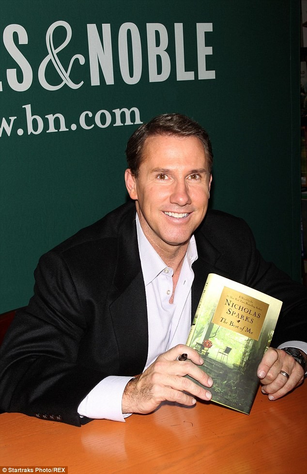 5 tác giả đương đại có sách được dịch nhiều nhất Việt Nam