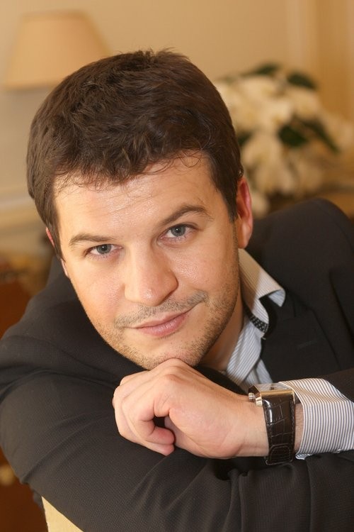 5 tác giả đương đại có sách được dịch nhiều nhất Việt Nam