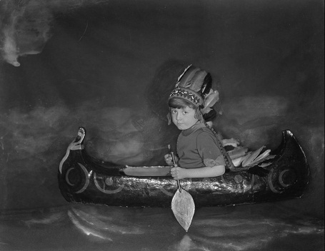 Cậu bé Christopher Robin năm lên 5 tuổi (Ảnh chụp năm 1925).